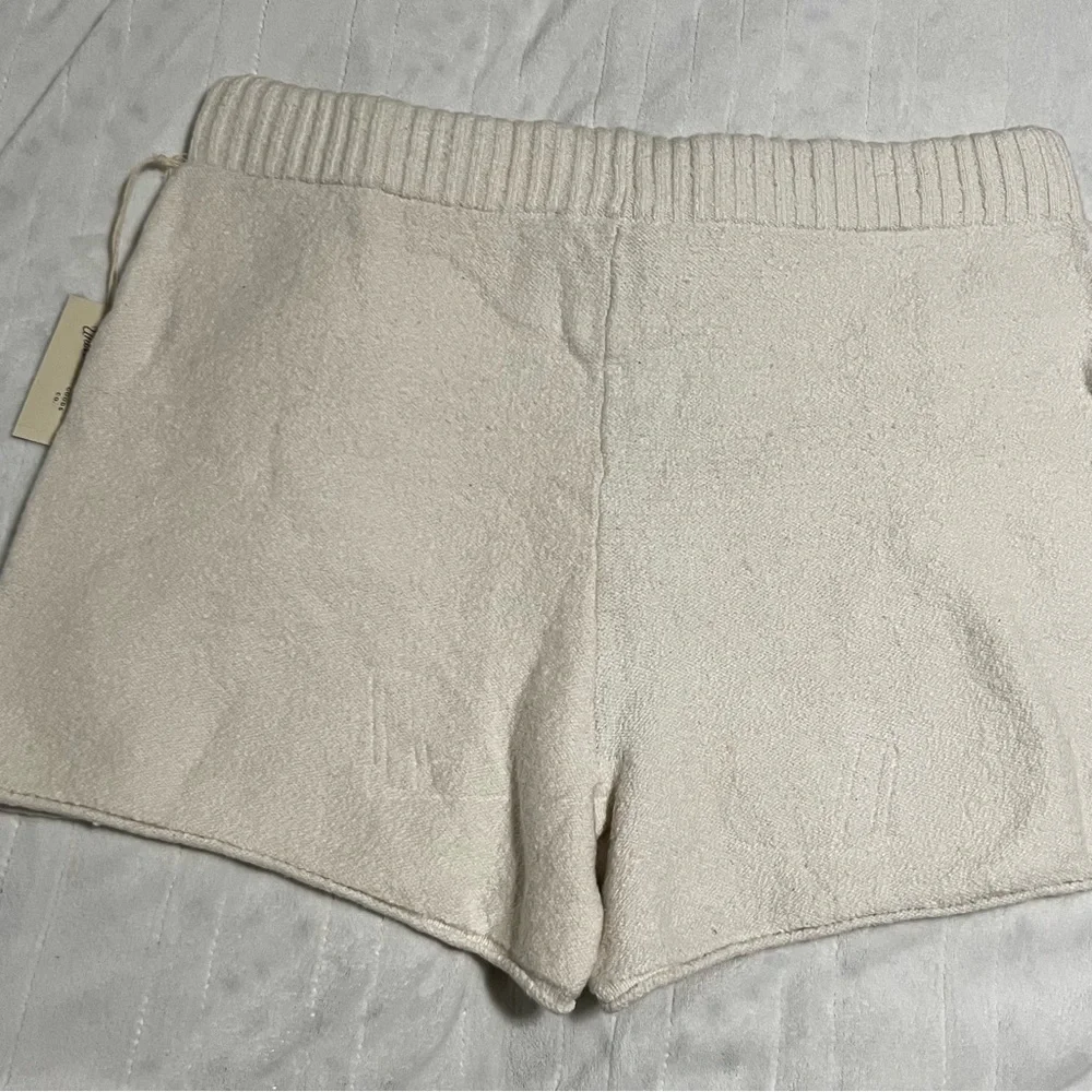 Universal Thread Cream Shorts - Picture 2 of 7